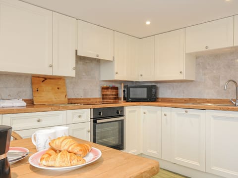 Fridge, dishwasher, electric kettle, toaster