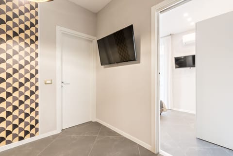 Deluxe Double or Twin Room | Living area | 30-inch Smart TV with digital channels, printers