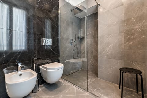 Deluxe Double or Twin Room | Bathroom | Shower, rainfall showerhead, hair dryer, bathrobes