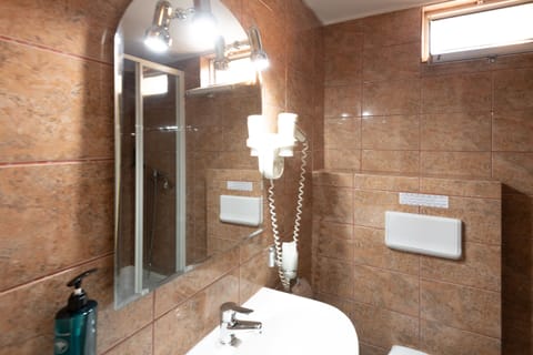 Economy Double Room, Annex Building | Bathroom | Shower, free toiletries, hair dryer, slippers