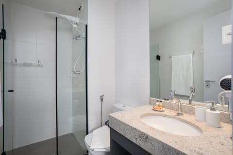 Basic Apartment | Bathroom