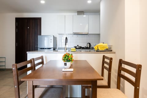 Standard Apartment | In-room dining