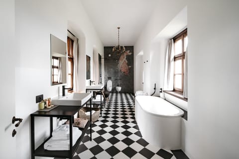 Presidential Suite | Bathroom | Shower, rainfall showerhead, free toiletries, hair dryer