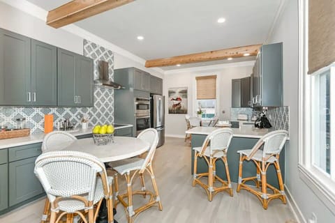 2 bistro tables and counter bar, seats 8 in this fully renovated kitchen!