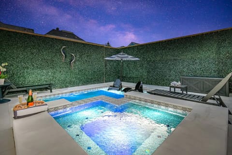 An indulgent 3-in-1 pool oasis: designed for dipping, wading, and spa relaxation