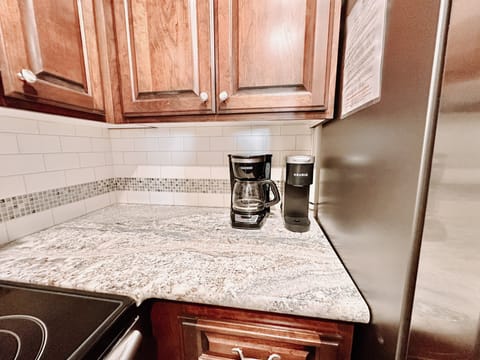 Whether you prefer a full pot or a quick cup, the kitchen offers both a Mr. Coffee drip machine and a single-serve Keurig for your convenience