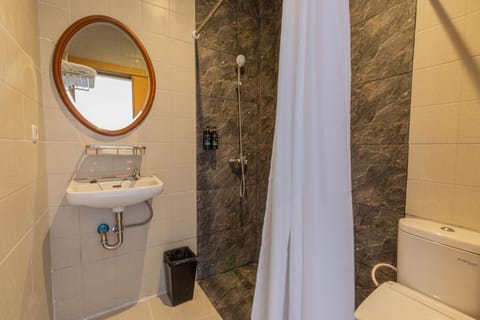 Shower, rainfall showerhead, towels