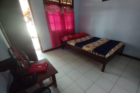 Economy Double Room | Desk, free WiFi, bed sheets