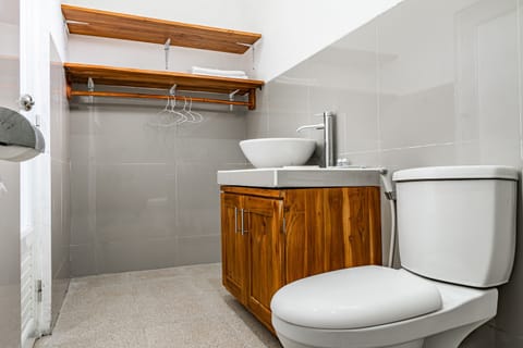 Deluxe Studio | Bathroom | Shower, soap