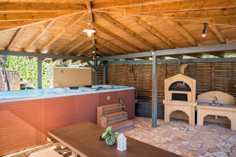 Superior Apartment, Terrace, Sea View | Private spa tub