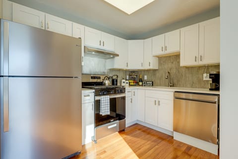 House (2 Bedrooms) | Private kitchen | Microwave, oven, stovetop, dishwasher