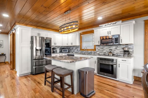 Well-equipped kitchen for the chef in the family!