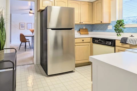 Bright, cheerful, and full of energy, this kitchen is not just for cooking but also a great spot for brainstorming and studying. With ample counter space to spread out notes and textbooks, it's a lively backdrop for both culinary and academic pursuits.