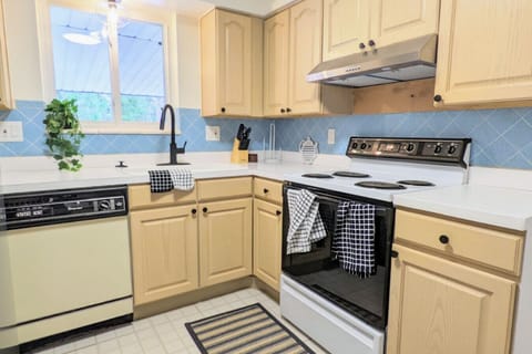 This kitchen is a marvel of space-saving design, offering everything you need in a stylish, compact layout. It's perfect for whipping up anything from a morning coffee to a light meal, all in a contemporary setting.