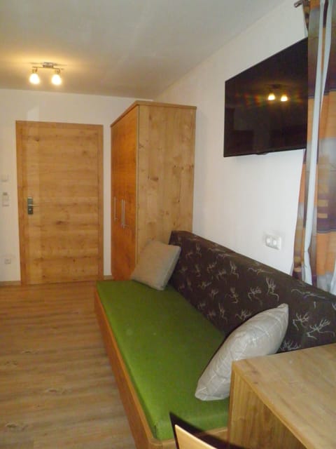 1 bedroom, premium bedding, minibar, in-room safe