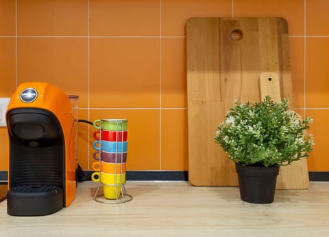 Basic Studio | Private kitchen | Stovetop, coffee/tea maker, cookware/dishes/utensils