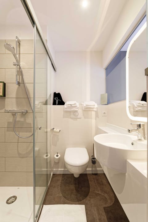 Standard Double Room | Bathroom | Shower, free toiletries, towels, soap