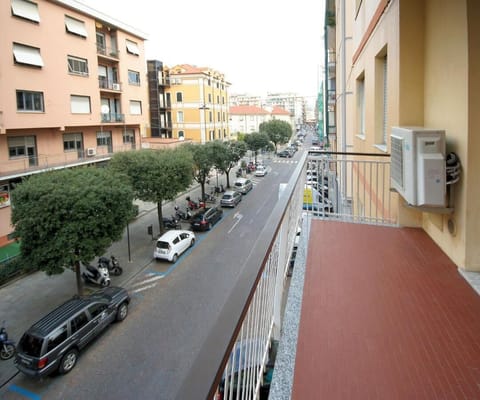 Apartment (2 Bedrooms) | Balcony