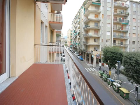 Apartment (2 Bedrooms) | Balcony