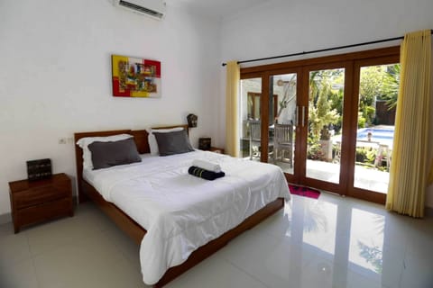 Villa, 3 Bedrooms | Desk, bed sheets