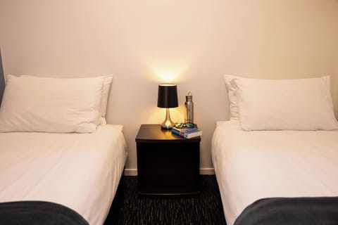 Twin Ensuite | Hypo-allergenic bedding, Select Comfort beds, free WiFi, bed sheets