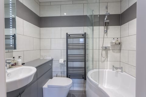 Premium Double or Twin Room | Bathroom | Towels