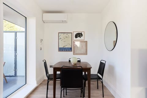 Apartment (2 Bedrooms) | Dining