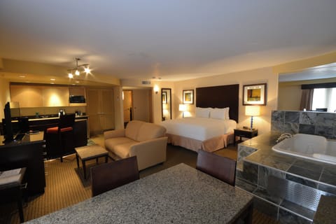 Executive Room, 1 King Bed, Hot Tub | Premium bedding, pillowtop beds, in-room safe, desk