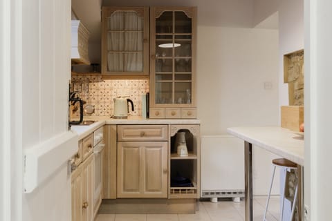 Orchard Cottage Kitchen - StayCotswold