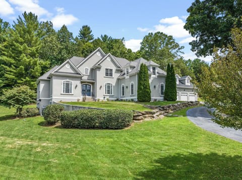 Your Palatial Getaway