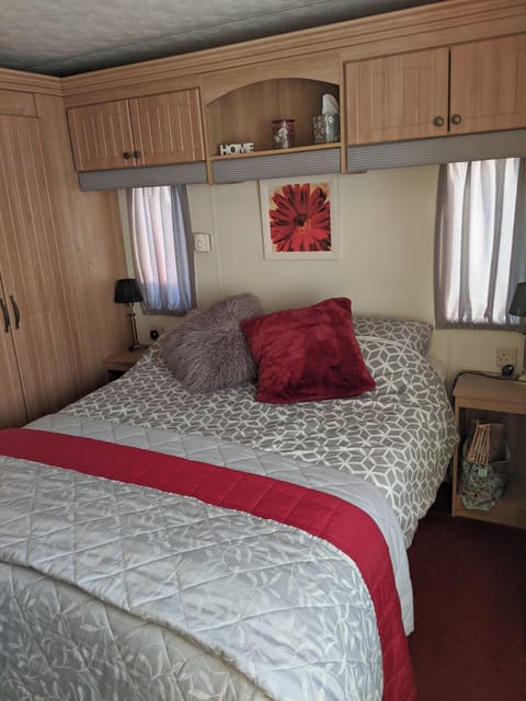 Cabin | 2 bedrooms, iron/ironing board, free WiFi, bed sheets