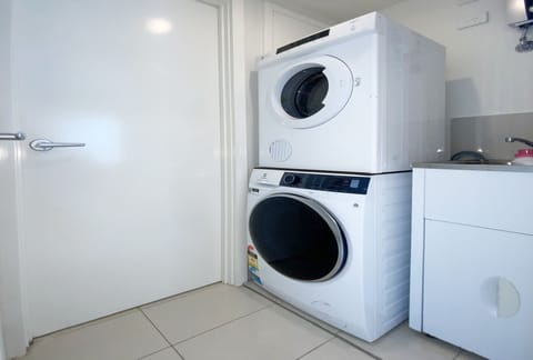 Panoramic Apartment | Laundry