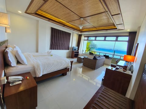 Royal Double Room, 1 King Bed, Sea View, Sea Facing | Minibar, in-room safe, individually furnished, desk