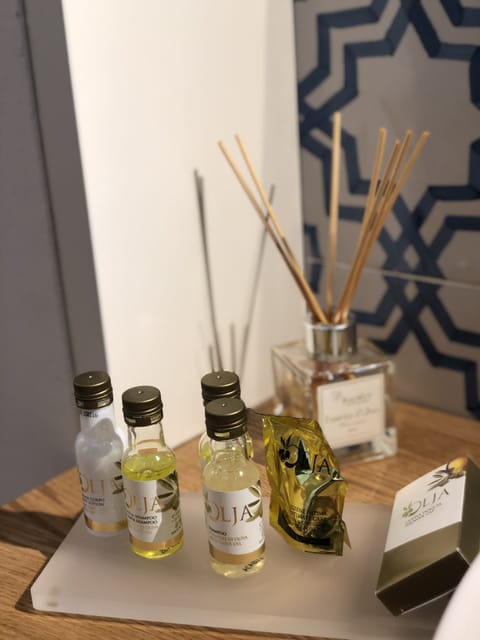 Rainfall showerhead, free toiletries, hair dryer, bathrobes