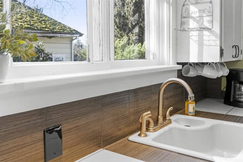 Cook your favorite meals and enjoy in the spacious back yard!