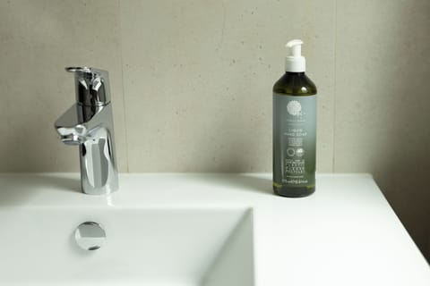 Classic Double or Twin Room | Bathroom | Shower, free toiletries, hair dryer, slippers