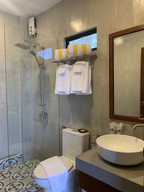 Junior Studio Suite, 1 King Bed | Bathroom | Shower, rainfall showerhead, free toiletries, bathrobes