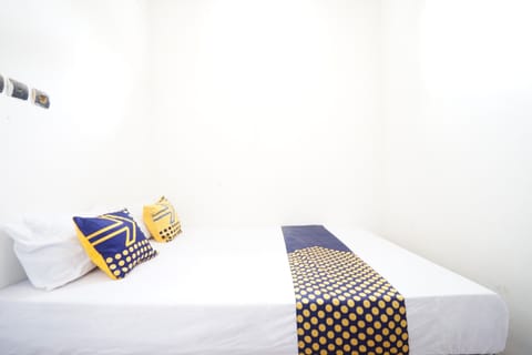 Basic Double Room | Free WiFi, bed sheets