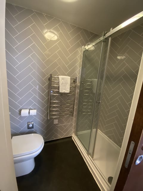 Standard Double Room | Bathroom