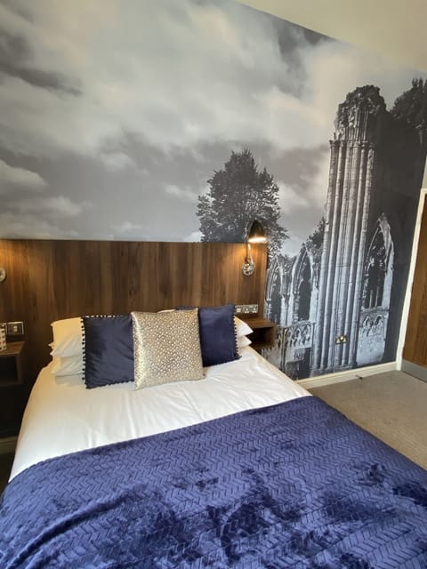 Standard Double Room | Desk, iron/ironing board, free WiFi