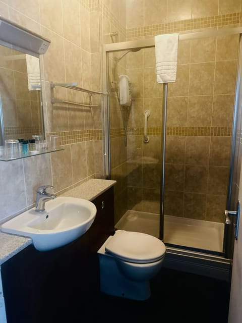 Standard Double Room, 1 Double Bed, Sea View | Bathroom | Shower, free toiletries, hair dryer, towels