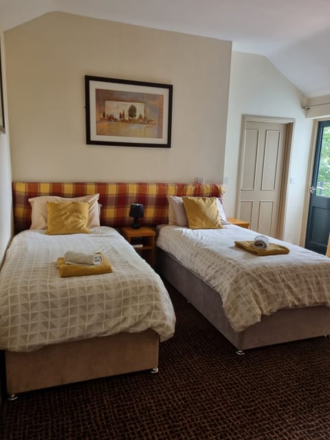Standard Twin Room | Desk, free WiFi, bed sheets