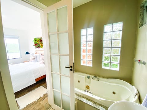 Luxury Room, Jetted Tub | Bathroom | Towels