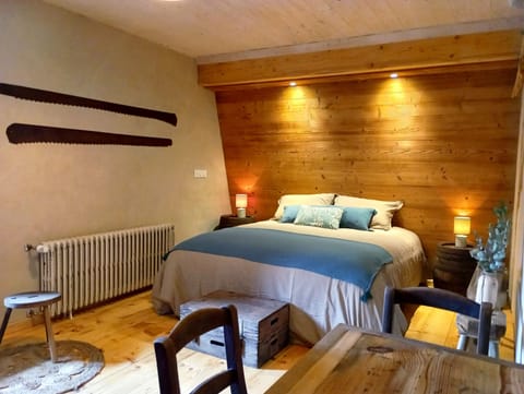 Traditional Room, 1 Queen Bed | 1 bedroom, individually furnished, free WiFi, bed sheets