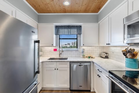 Condo, 1 King Bed with Sofa bed (Jubilee Landing 206) | Private kitchen | Paper towels