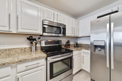 Condo, Multiple Beds (Spanish Key 510) | Private kitchen | Oven, toaster, paper towels