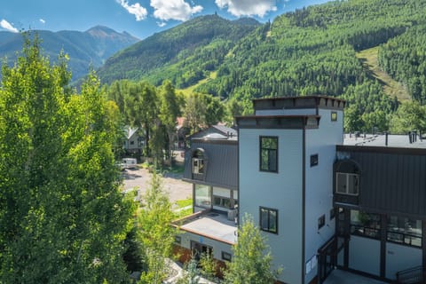 Exterior overview of building