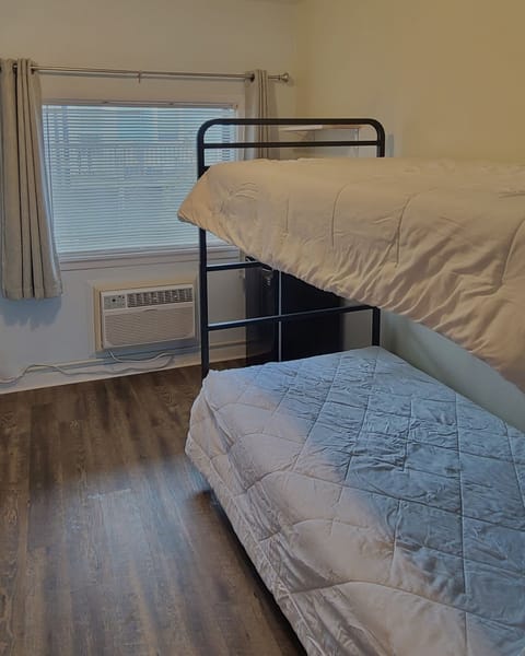 Classic Quadruple Room | Iron/ironing board, free WiFi, bed sheets