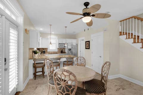 House, 2 Queen Beds (Sunset Serenade) | Dining