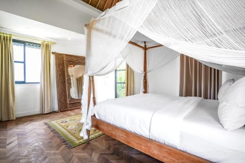 Exclusive Villa | 3 bedrooms, in-room safe, desk, laptop workspace
